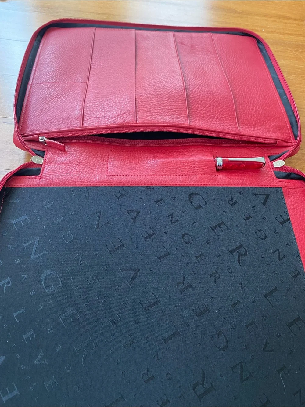 Levenger Pebbled Leather Zipped Folio - Chili Pepper Red